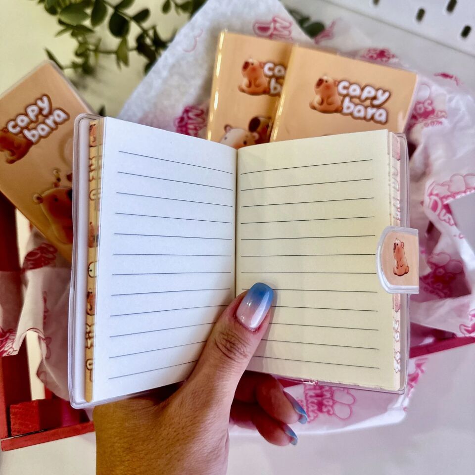 Capybara Figürlü Cırtlı Mini Defter